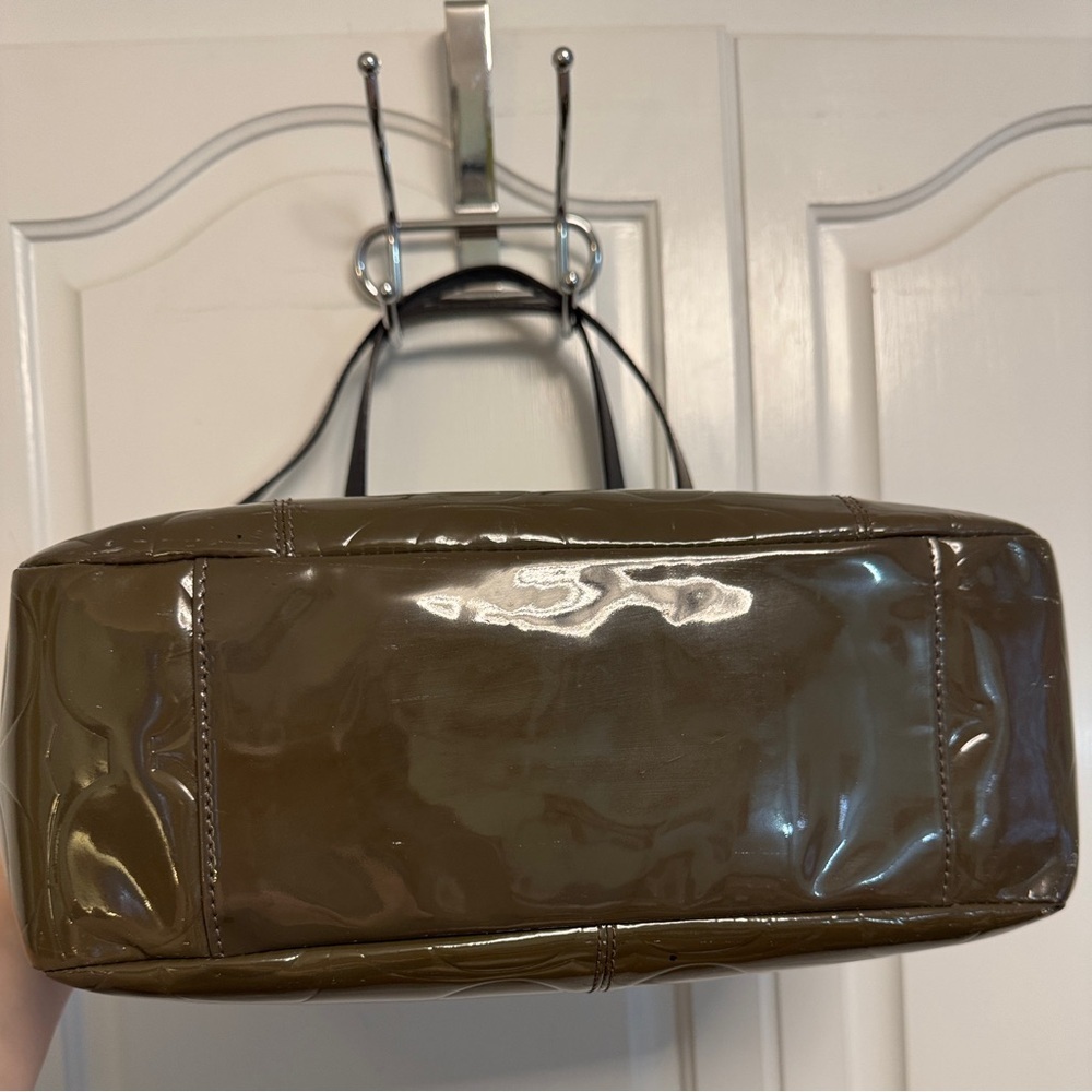 COACH 🔥 Olive Green Op Art Embossed Patent Leather East West Gallery Tote - Picture 4 of 12
